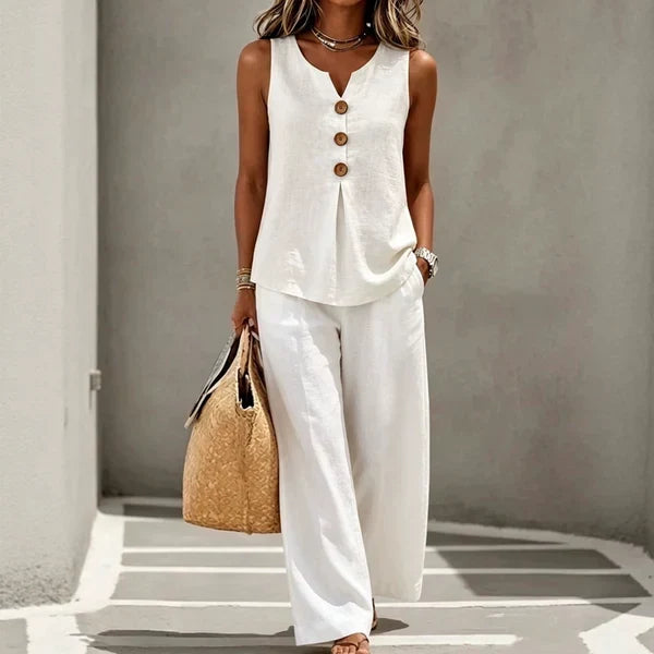 Conjunto Crema de dos piezas color blanco - blusa sin mangas y pantalón amplio