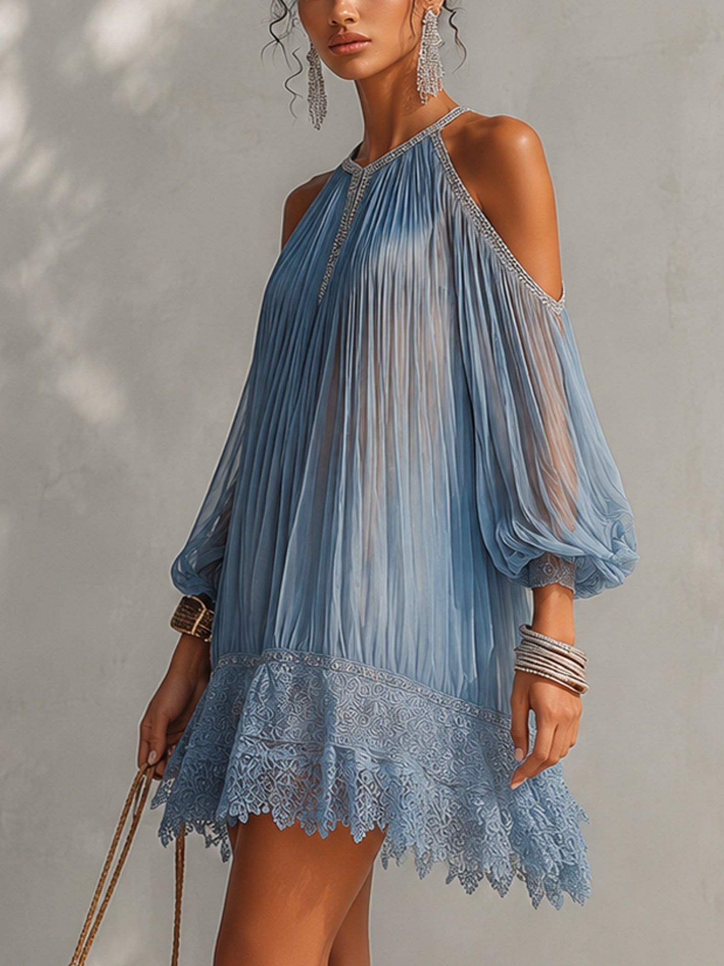 Celeste | Vestido Mini Azul con Hombros Descubiertos, Fruncido y Borde de Encaje