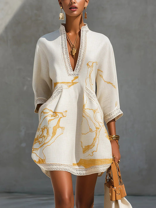 Renata - Vestido Corto de Encaje con Estampado Dorado y Escote en V Profundo