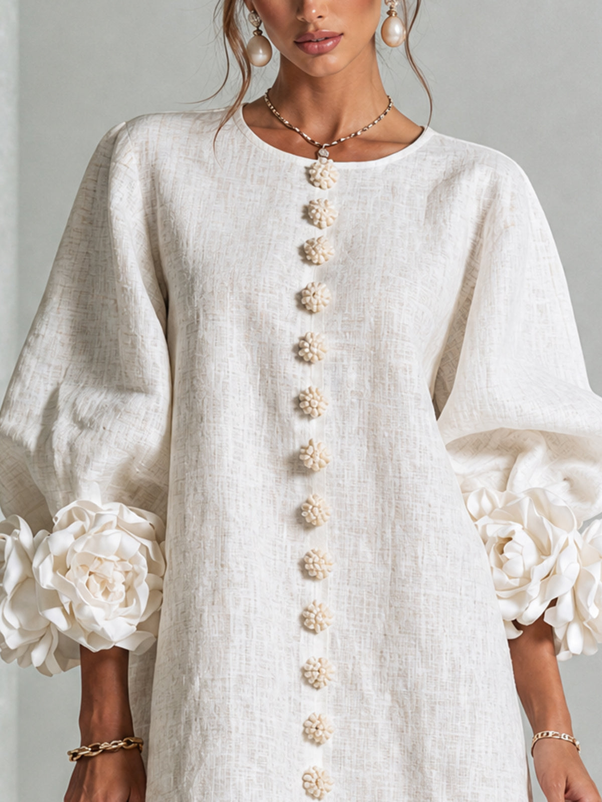 Vestido Mini Blanco con Botones y Mangas Florales